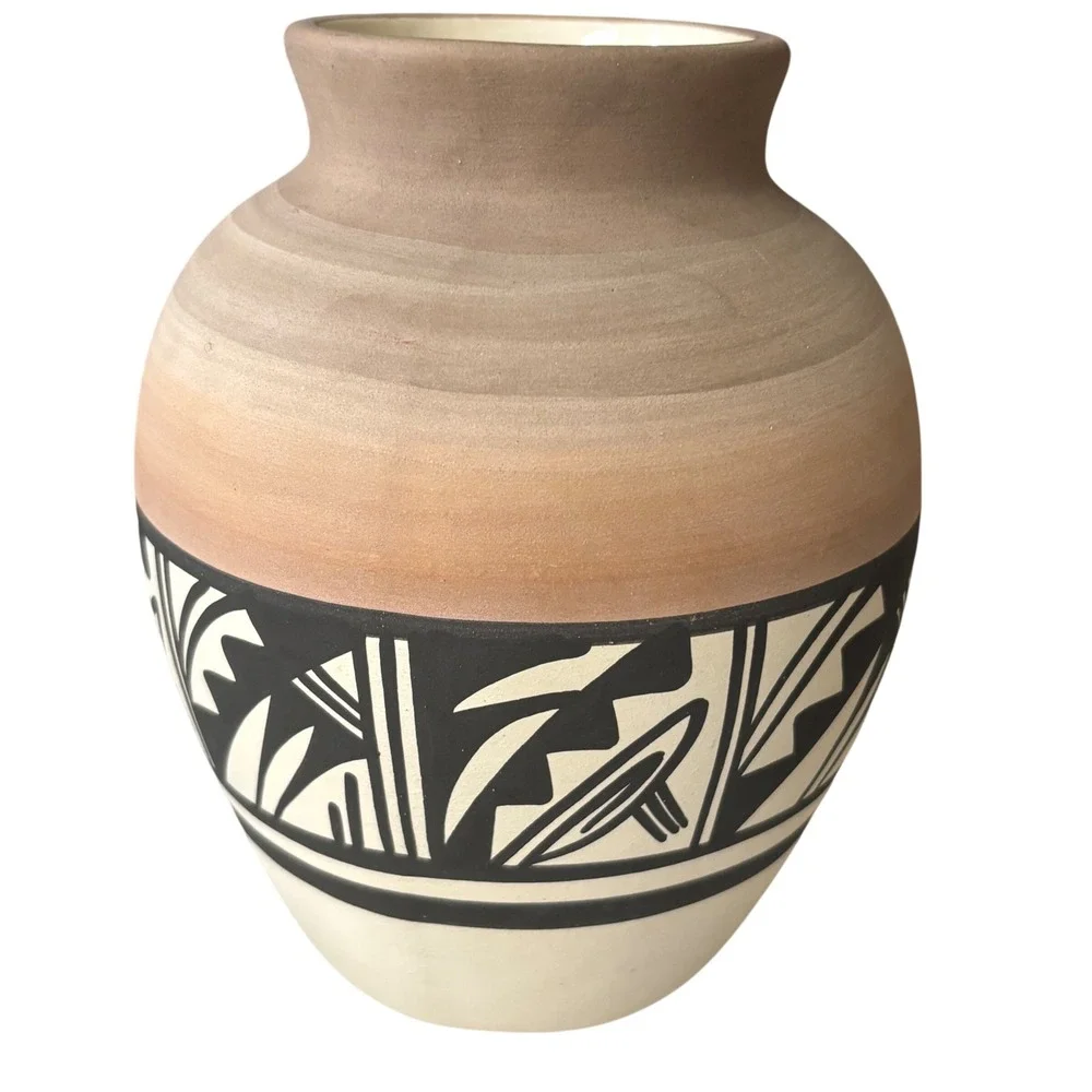 Pottery Vase Tan Terracotta Black White Geometric Signed Silas Navajo USA 6.5in